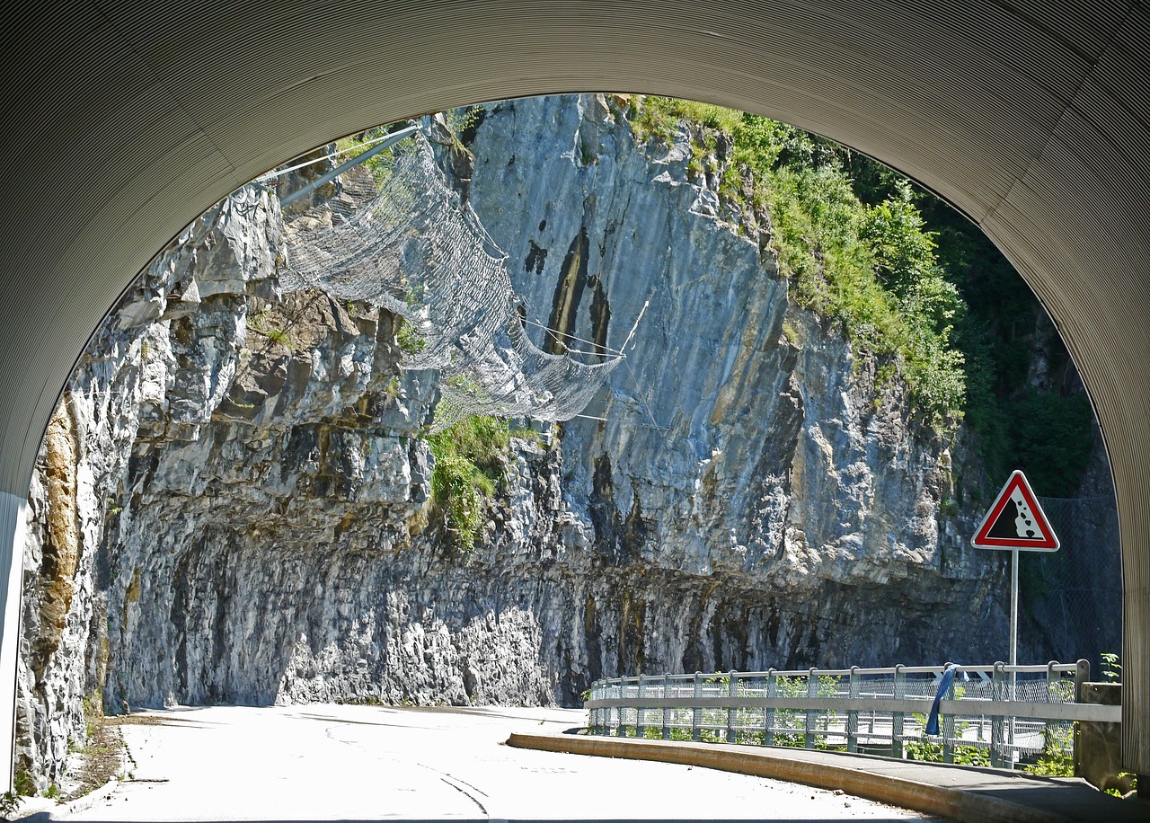 瓊州海底隧道，建設(shè)進(jìn)展、技術(shù)挑戰(zhàn)與未來(lái)展望的最新消息